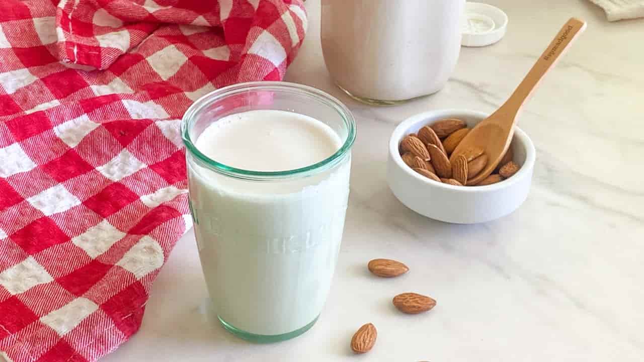 تصویر 3 از شیر بادام بدون قند و افزودنی‌ های شیمیایی